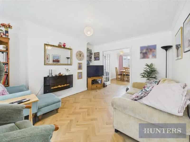 2 bed house for sale