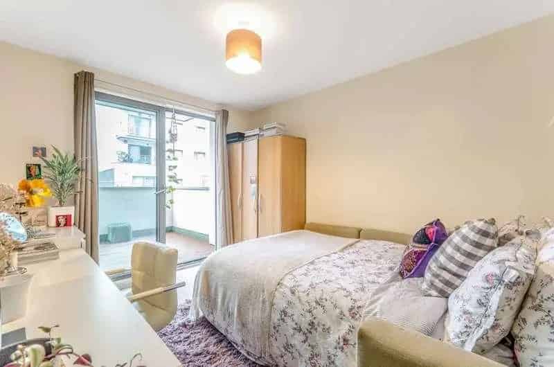 3 Bed Flat for Sale Canal-Side Development Canary Wharf City