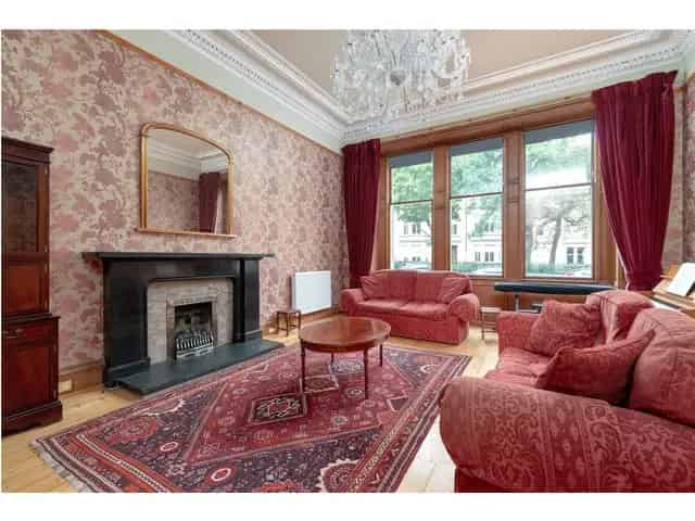 4 Bedroom Flat for Sale in Edinburgh's West End