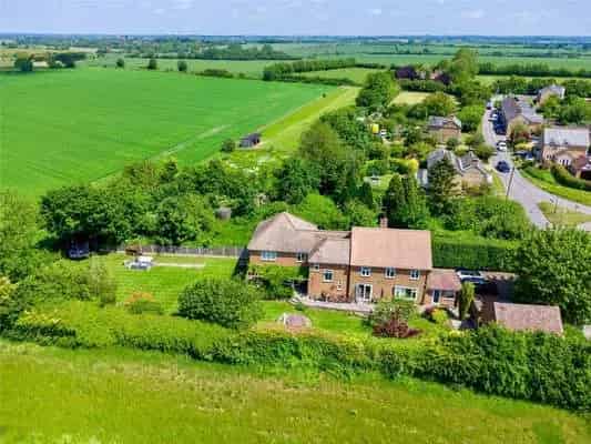 Detached Farmhouse with 5 Bedrooms and Stunning Views