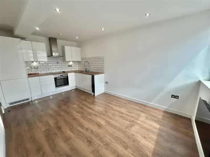 One Bedroom Apartment in Carlton - Close to Amenities and City Centre