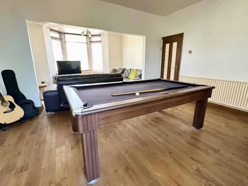 3 Bedroom House For Sale With Garages and Land