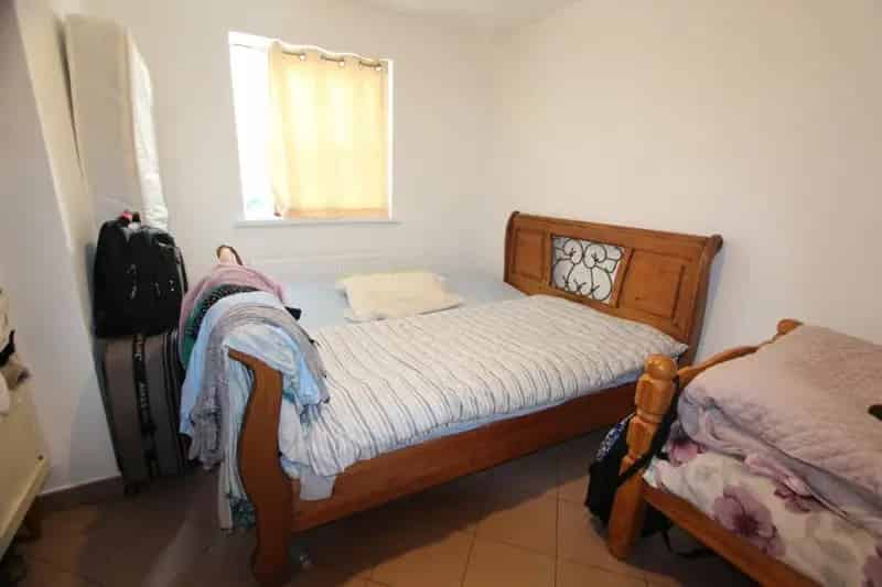 1 Bedroom Flat for Sale Central Location Investor Opportunity