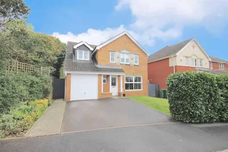 5 Bedroom Detached House for Sale in Thornhill