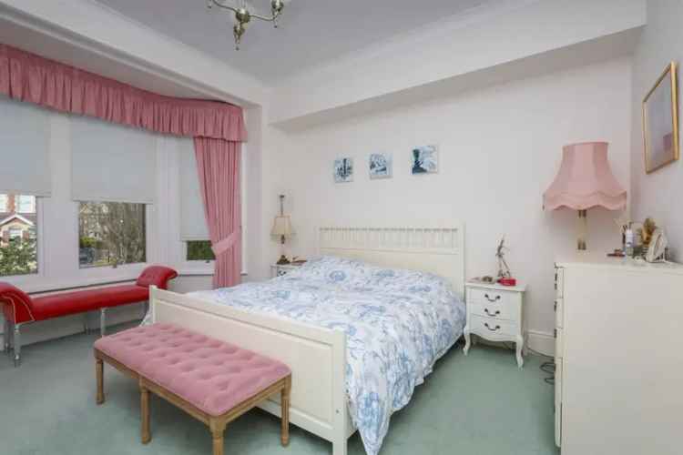 Three Bedroom Flat in Meads Eastbourne