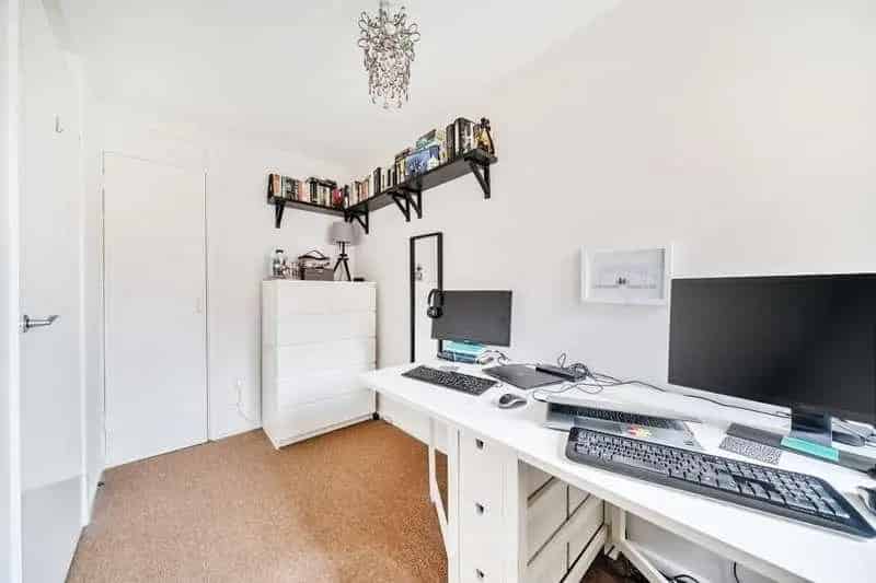 2 Bed Flat for Sale Refurbished Maisonette with Parking