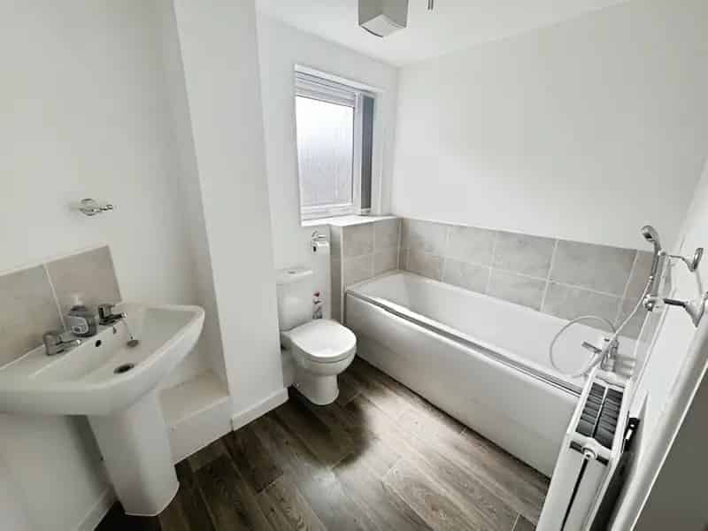 Two Bedroom Apartment Barry Waterfront Sea Views Parking