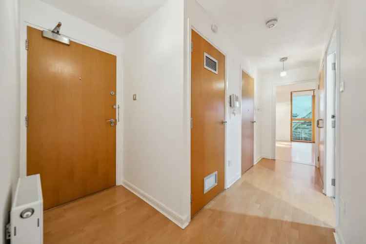 Stunning 2-Bed Clyde River Apartment QE3 Building
