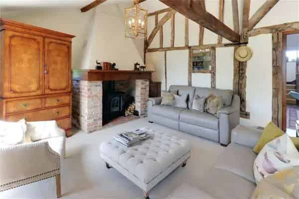 3 Bed Barn Conversion with Gardens and Garaging