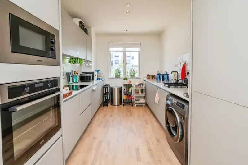 4 Bedroom House with Roof Terrace and Electric Car Charger