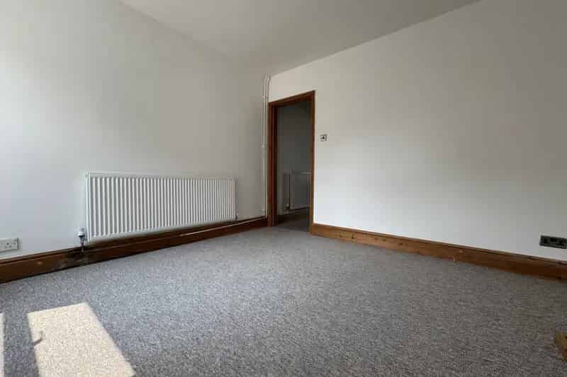 3 Bed House Near Town Centre - Zero Deposit Available