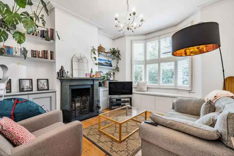 Flat For Sale in London, England