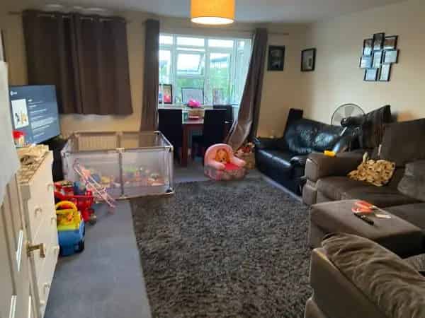 Spacious 2 Bedroom Flat with Modern Kitchen and Private Kids Park