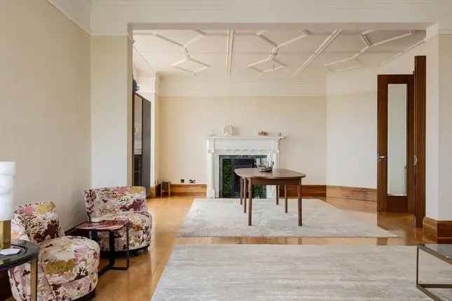 Penthouse Apartment for Rent in Holland Park W14