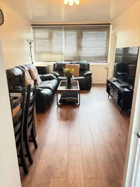 3-Bedroom Council House Near Hoxton Station