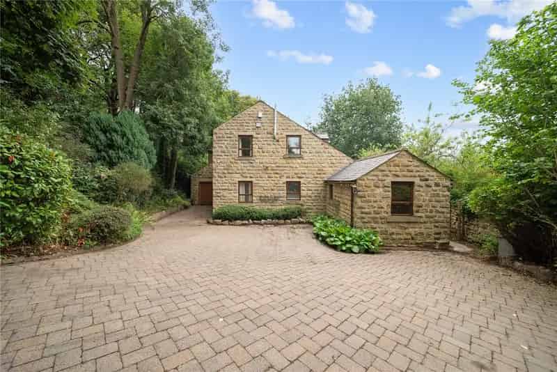 5 Bedroom Detached House with Large Garden and Modern Kitchen