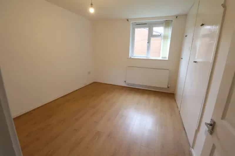 1 Bedroom Apartment Woolton Part Furnished Parking