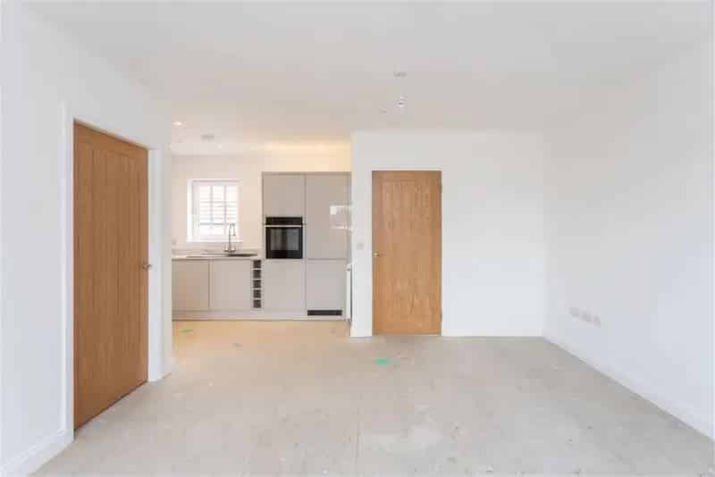 2 Bed Flat Near Commuter Links - Brand New Property