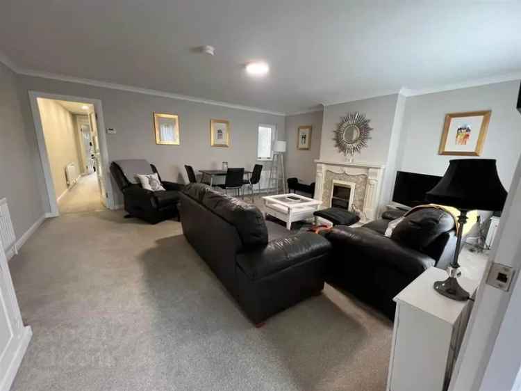 Refurbished 2-Bed Ground Floor Apartment with Parking