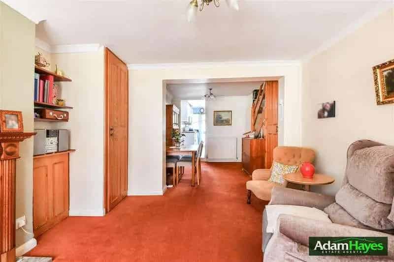 2 Bed House for Sale in North Finchley - Chain Free