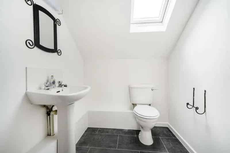 1 Bed Flat for Sale - Refurbished with Loft Storage and Parking