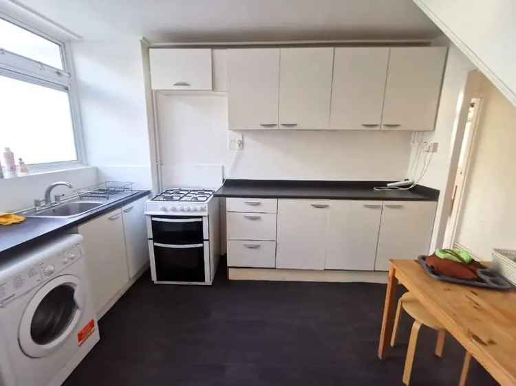 4 Bedroom Maisonette House to Rent in E1