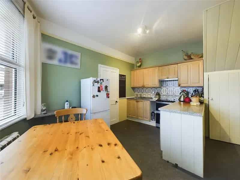 5 Bedroom End of Terrace House for Sale