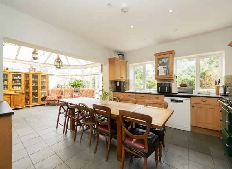 Hendon Five Double Bedroom Semi-Detached House Huge Garden Large Driveway