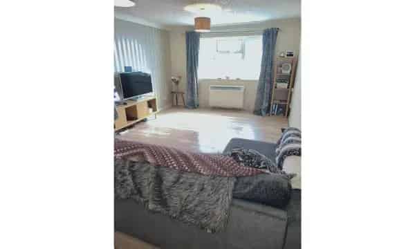 1-Bed Flat Near Colliers Wood Tube Station