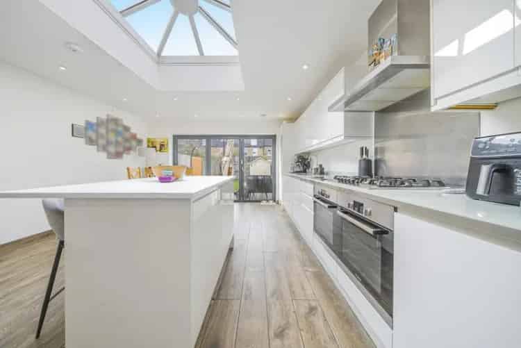 Spacious 3-Bedroom Period Property Raynes Park