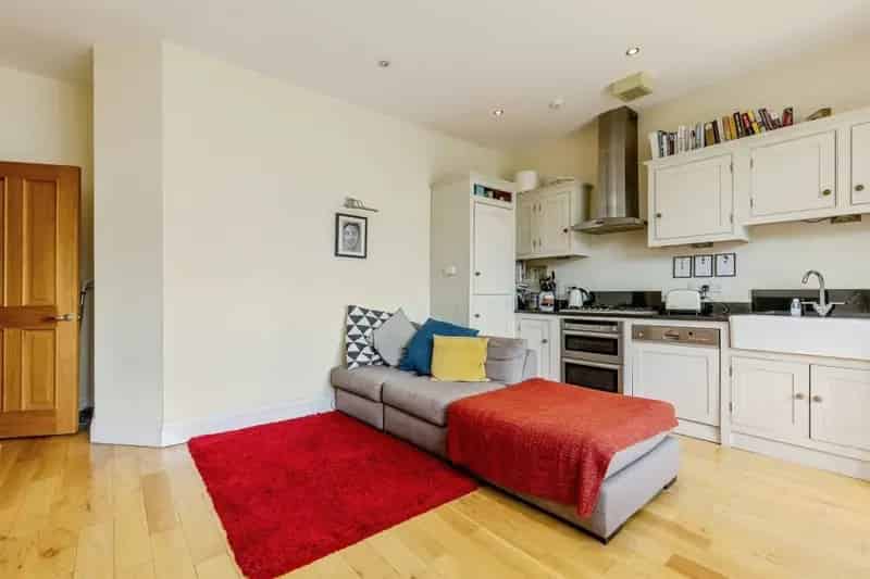 Clifton Village Apartment: Open-Plan Living with Parking