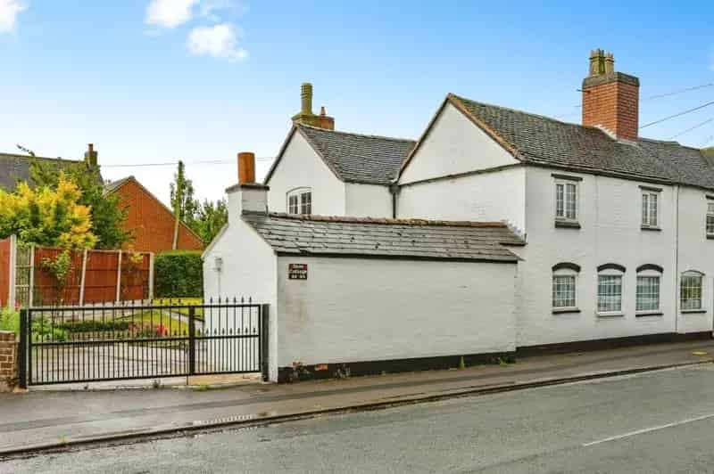 Character Cottage Alrewas - Modernisation Project - No Onward Chain