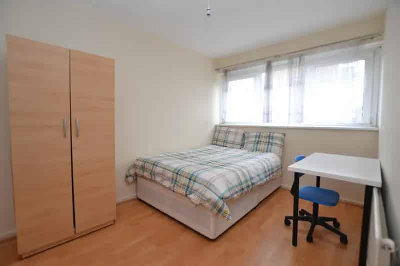 3 Bedroom Maisonette Near Stepney Green Tube