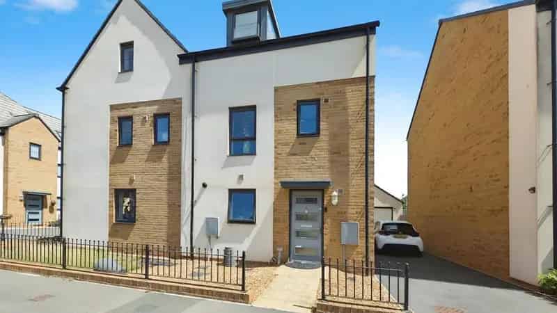 4 Bedroom Townhouse for Sale