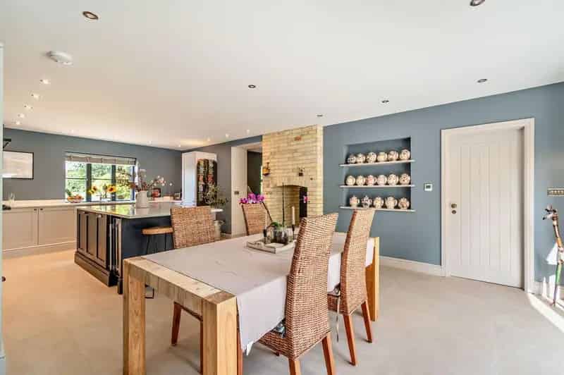 4 Bed Detached House For Sale