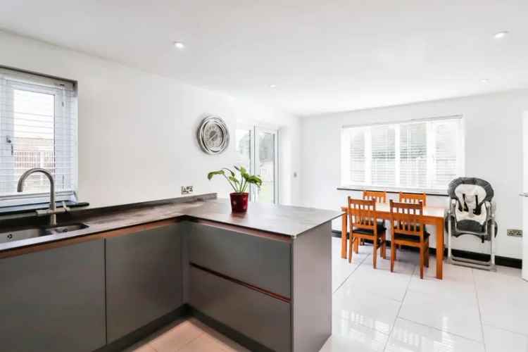 Modern 3-Bed Detached House 1400 sq ft 2017 Built