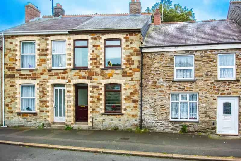 2 Bedroom Mid Terrace House For Sale Town Centre