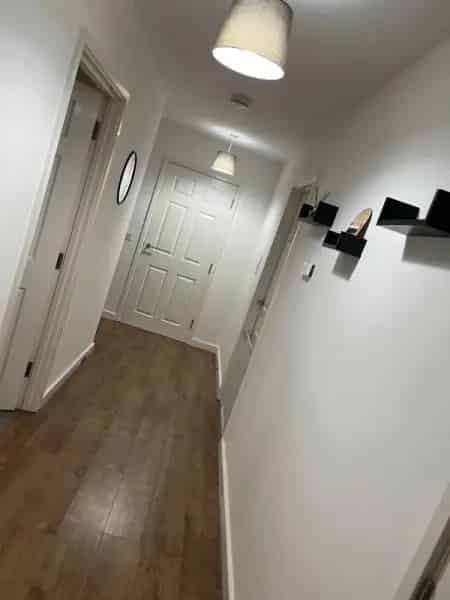 Large 2 Bed Flat Close to Town Centre and Schools