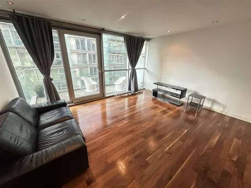 2 Bed Flat for Sale Salford Riverside Concierge Parking Roof Garden