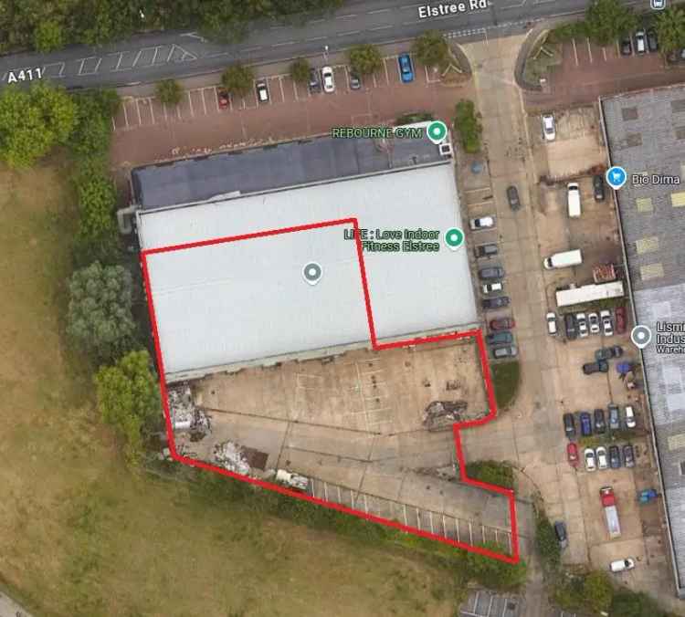 Large Storage Unit with Office Potential and Secure Yard