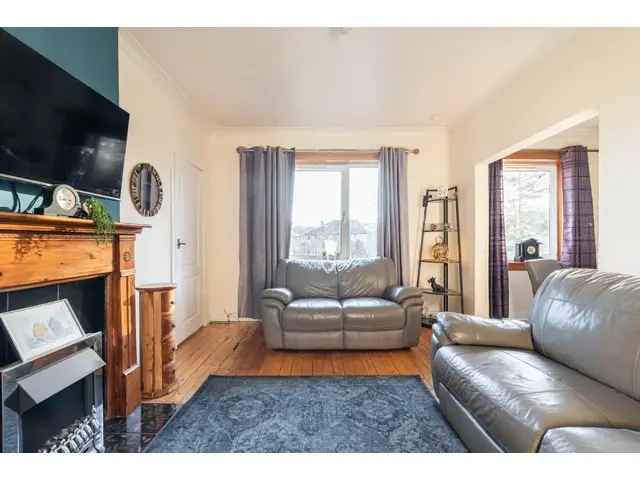 3 Bedroom Flat for Sale in Colinton Mains