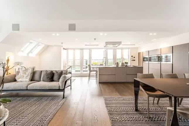 3 Bed Penthouse Flat for Sale in Hampstead NW3