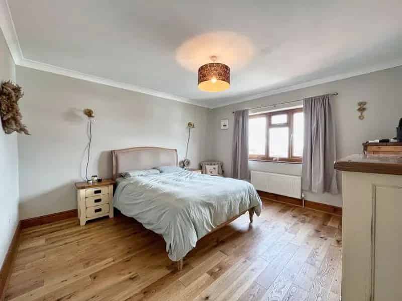 6 Bed House for Sale - Executive Detached Family Home