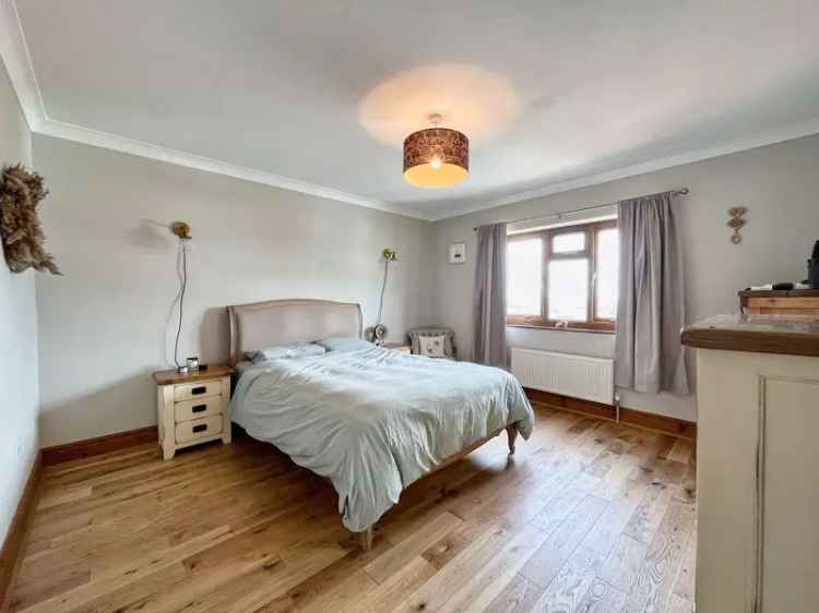 6 Bed House for Sale - Executive Detached Family Home