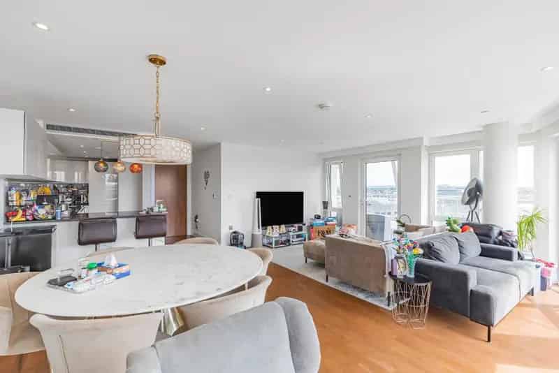 Luxury Riverside Apartment Kingston 1200 sq ft 3 Outdoor Areas