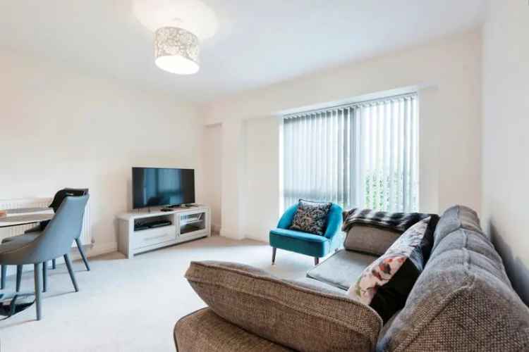2-Bed Apartment near Stevenage Train Station - En Suite & Parking