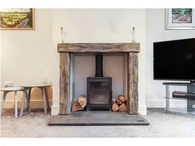 4 Bedroom Detached House for Sale in Burnside