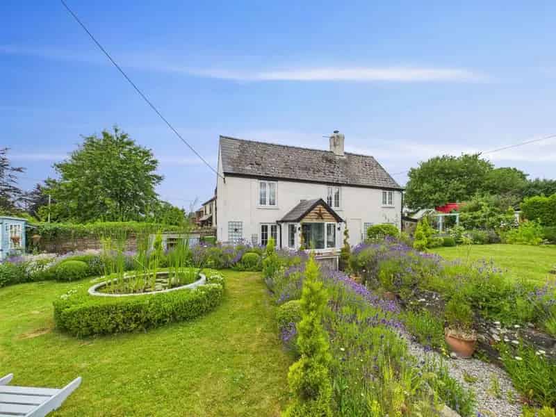 2 Bedroom Detached Cottage with Studio Near Forest Walks