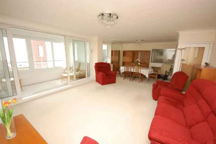 2 Bedroom Apartment with Sea Views and Parking