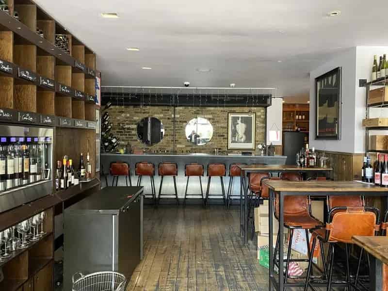 Triple Fronted Delicatessen Restaurant Bar Unit To Let